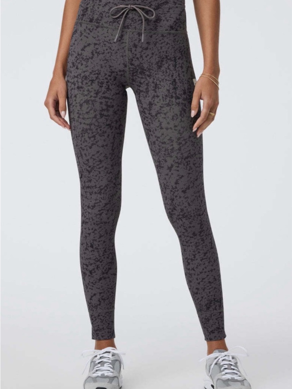 Womenβs Vuori Daily Leggings - color: Chia Stucco size XS